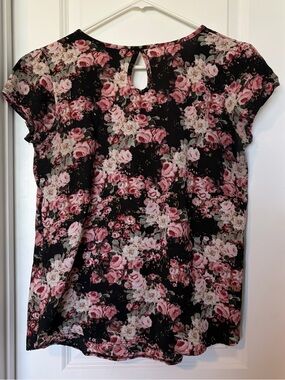 Top Fashion- Women's Floral Keyhole Cap Sleeve Blouse -
Size L